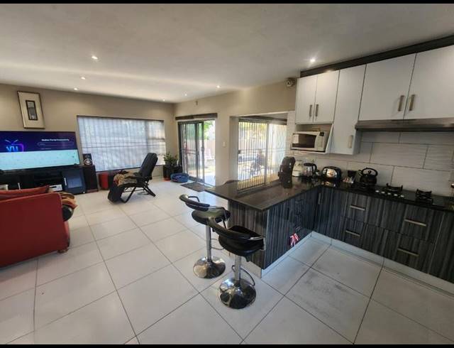 3 BEDROOM HOUSE FOR SALE IN LAMBTON